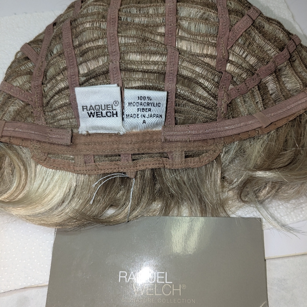 Raquel Welch Wig - Boost - Picture 11 of 13